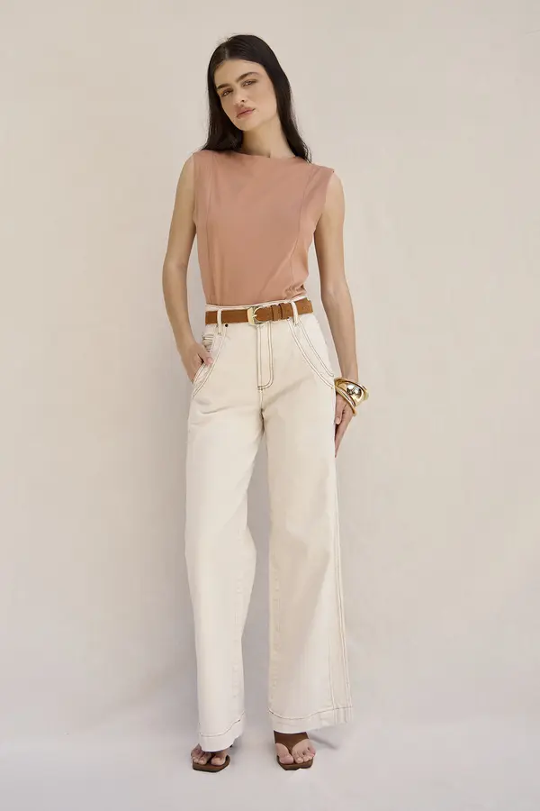 CALÇA DE SARJA RETA COM RECORTE LATERAL