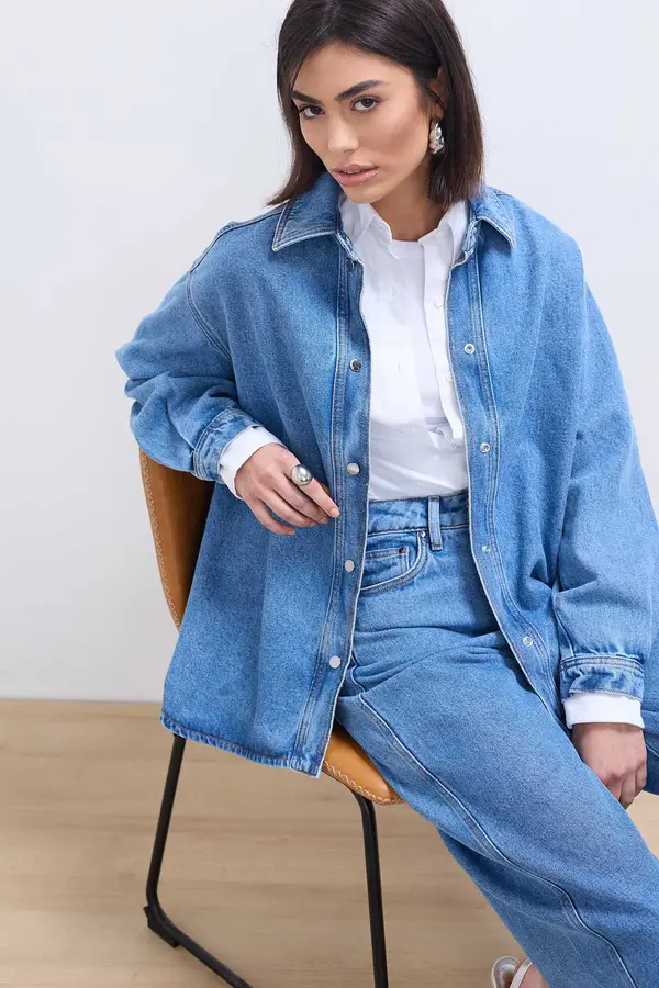 CAMISA JEANS AMPLA DENIM MÉDIO