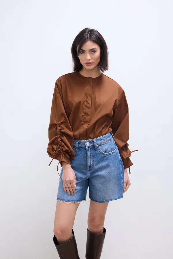 CAMISA TRICOLINE MANGA COM AJUSTE MARROM