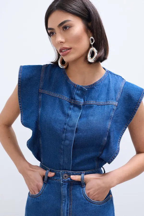 TOP JEANS COM BABADO DENIM MÉDIO