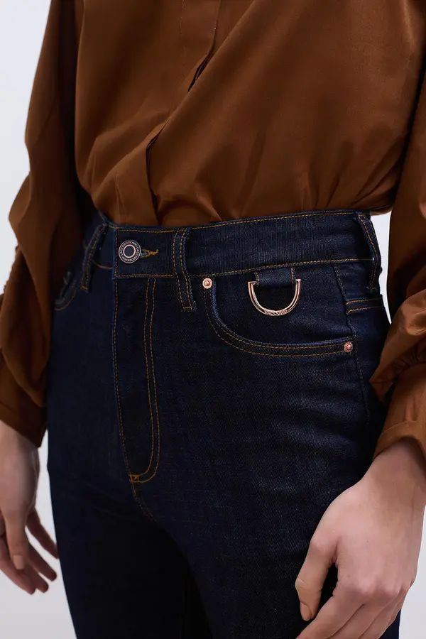 CALÇA BOOT CUT AMACIADA