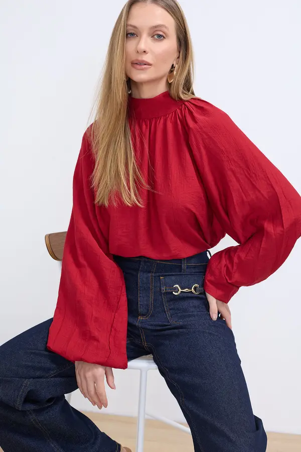 BLUSA AMPLA COM GOLA ALTA MARSALA