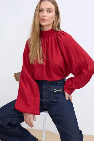 BLUSA AMPLA COM GOLA ALTA MARSALA