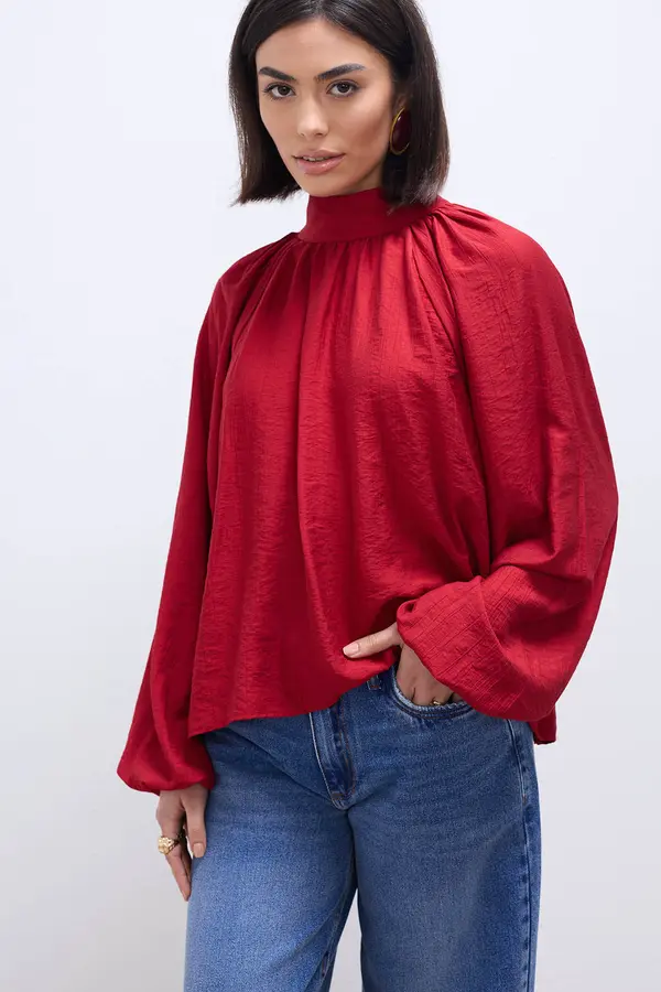 BLUSA AMPLA COM GOLA ALTA MARSALA