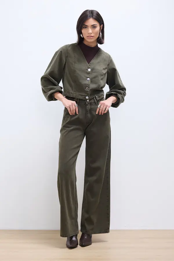 CALÇA DE SARJA RETA COM TRANÇA VERDE MILITAR