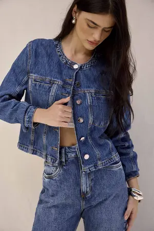 JAQUETA JEANS TRUCKER SEM GOLA DENIM MÉDIO