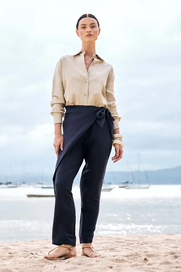 CALÇA LINHO BALLON COM TRANSPASSE AZUL MARINHO