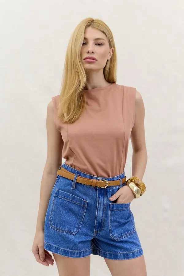 SHORT JEANS DENIM MÉDIO COM CINTO