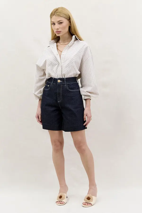 BERMUDA JEANS ALONGADA DENIM ESCURO