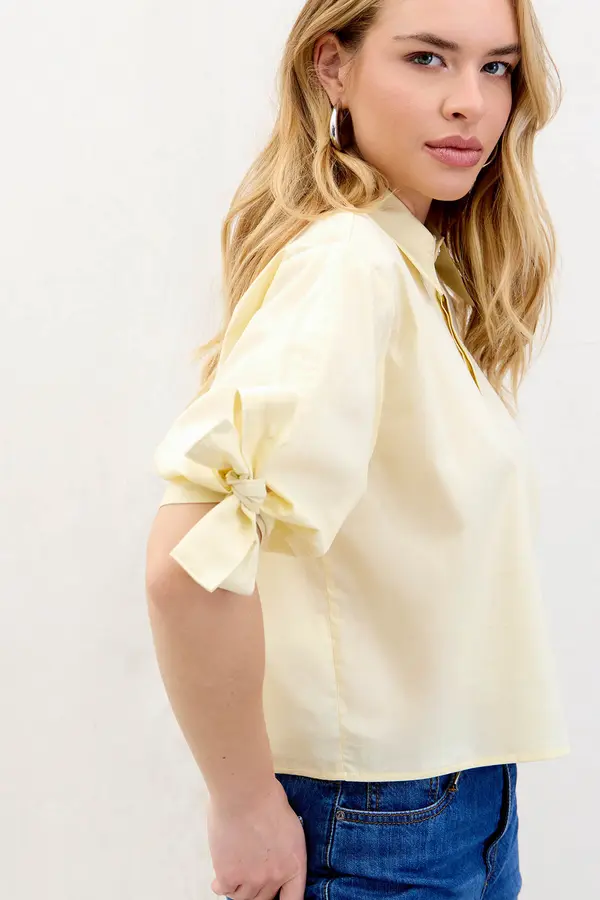 CAMISA DE TRICOLINE MEIA MANGA MANTEIGA