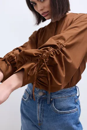 CAMISA TRICOLINE MANGA COM AJUSTE MARROM