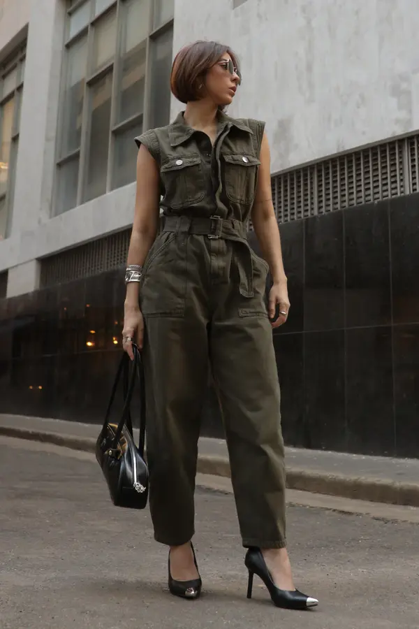 MACACÃO JEANS SLOUCHY SEM MANGA VERDE MILITAR