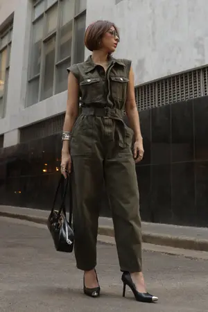 MACACÃO JEANS SLOUCHY SEM MANGA VERDE MILITAR