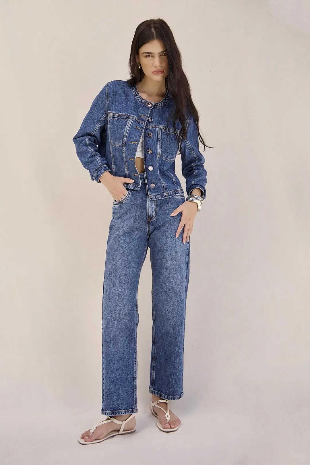 CALÇA JEANS RETA CROPPED DENIM MÉDIO - CALÇA JEANS RETA CROPPED
