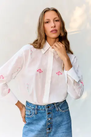 CAMISA DE VOIL COM BORDADO