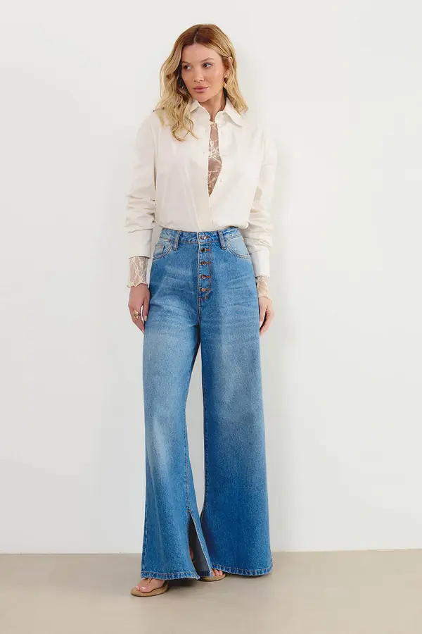 CALÇA JEANS WIDE LEG COM BOTÕES DENIM MÉDIO