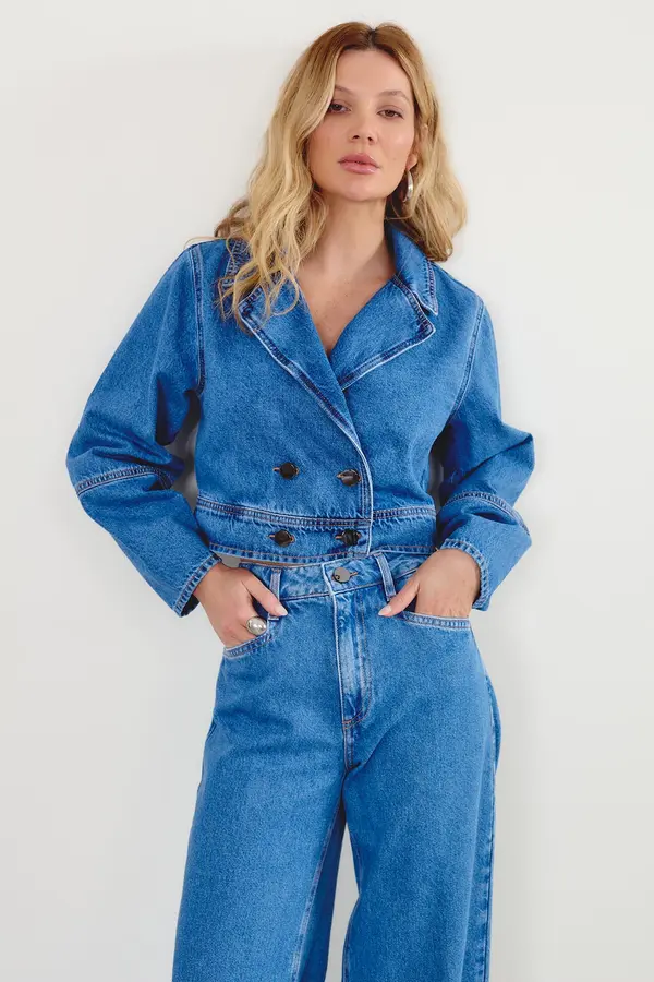 JAQUETA JEANS TRANSPASSADA DENIM MÉDIO