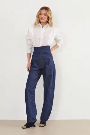 CALÇA JEANS COM CÓS TRANSPASSADO DENIM ESCURO