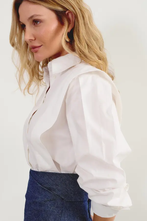 CAMISA DE TRICOLINE COM OMBROS MARCADOS