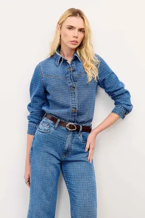 CAMISA JEANS COM TEXTURA DENIM MÉDIO