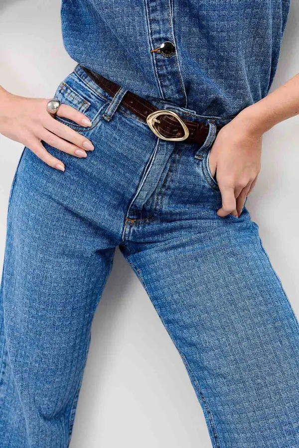 CALÇA JEANS RETA COM TEXTURA DENIM MÉDIO