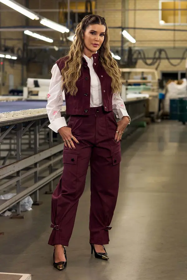 CALÇA DE SARJA BALLOON COM BOLSOS MARSALA
