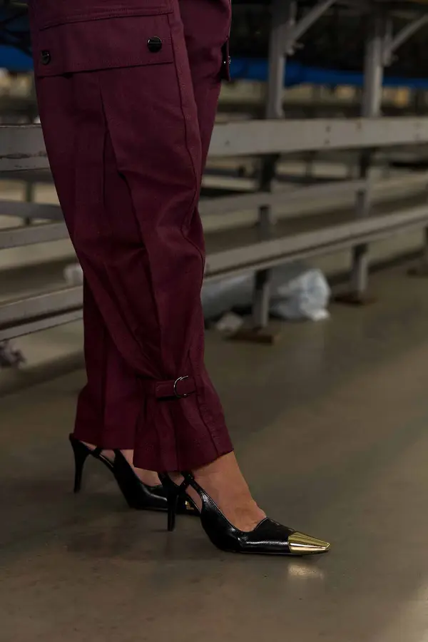 CALÇA DE SARJA BALLOON COM BOLSOS MARSALA