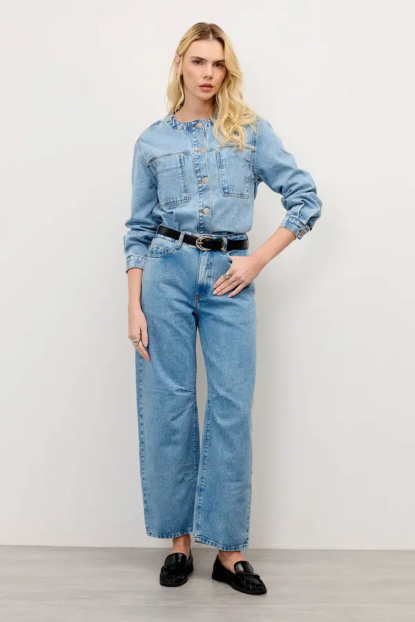 CALÇA JEANS BALLOON COM RECORTES DENIM MÉDIO
