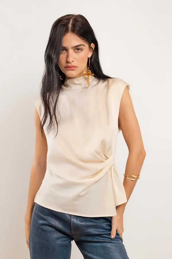 BLUSA COM DETALHE FRANZIDO
