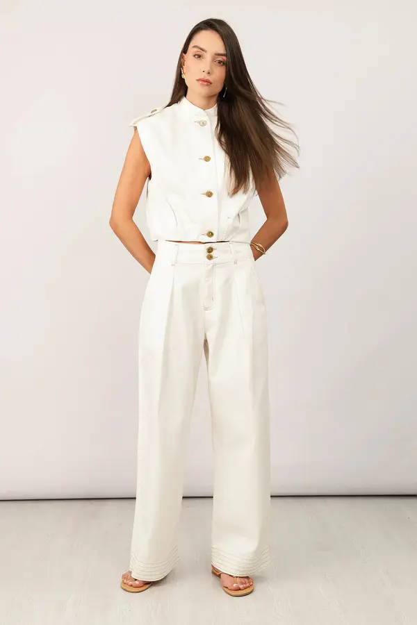 CALÇA DE SARJA RETA COM PESPONTOS OFF WHITE